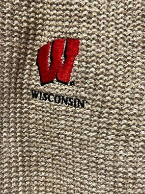Vantage Club Collection Collegiate Vintage Knit Vest, UW-Madison, USA, Tan, M